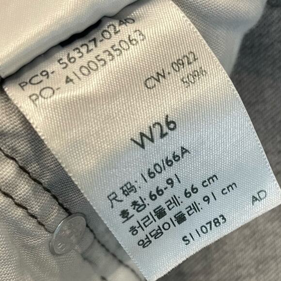 Levi’s 501 Original Short in Cabo Rise Frayed Raw Cut Hem Women’s Sz 26 - Picture 8 of 8